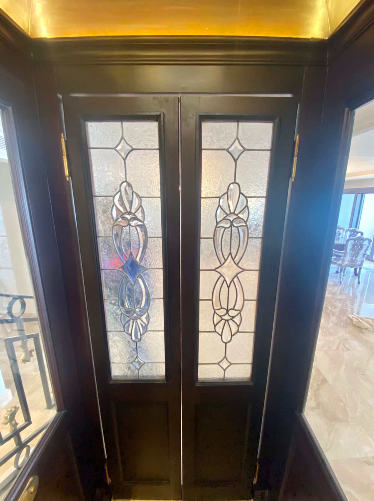 كابينة سيجما بتشطيب أنيق