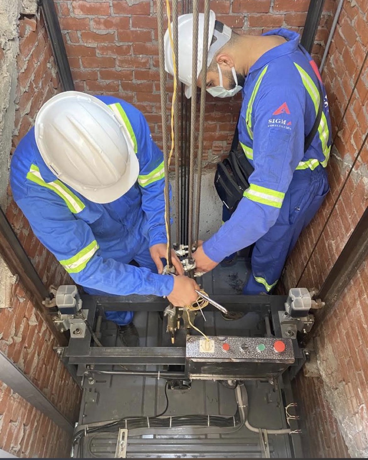 فريق سيجما أثناء الصيانة الدورية